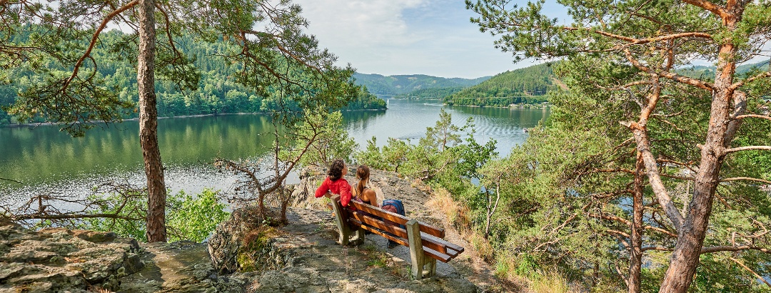 Wanderpause auf dem Hohenwarte Stausee Weg